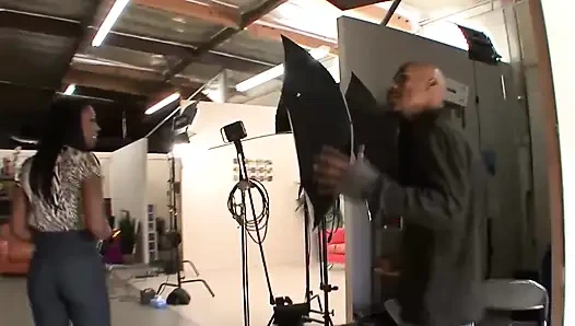 Старая и возбужденная