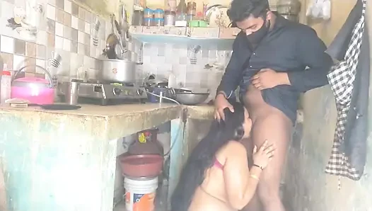 Azgın üvey kız kardeş mutfakta yakalandı - üvey erkek kardeş onu sert sikiyor