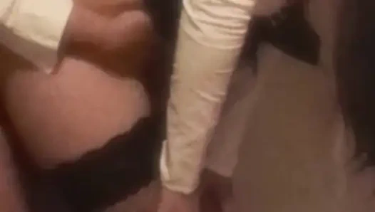 Секретарша сучка дает боссу ее влагалище после поездки на работу, как легко я положил это!