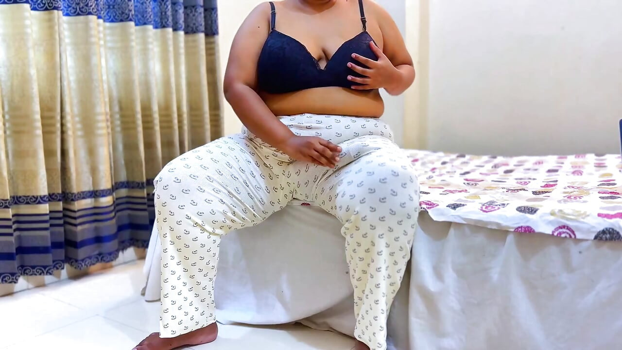 बड़े मोटे लंड वाली हॉट सौतेली मम्मी को सौतेले बेटे ने पकड़ा - स्टारपॉन द्वारा महिला से किन्नर तक