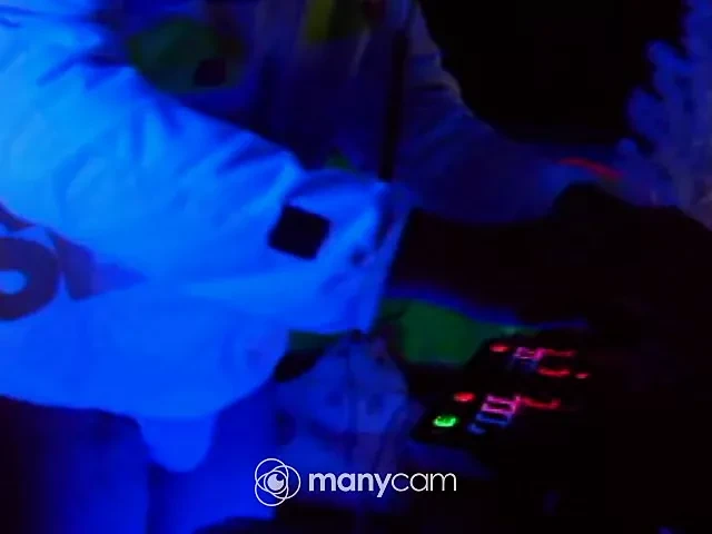 Daddy DJ mixing and showing