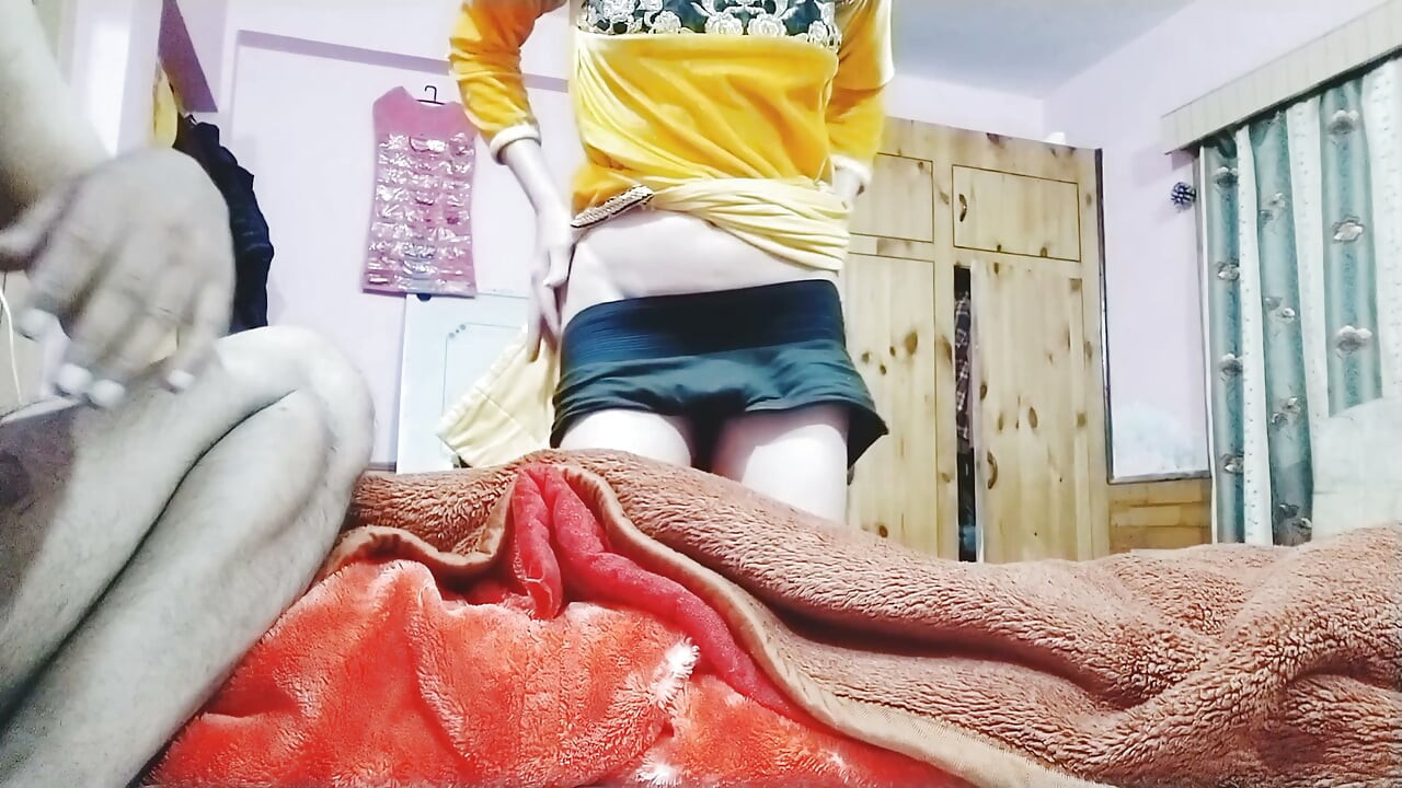 Kaamuk milph ke garm pal ki tivrata men