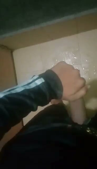 我一个人打飞机，看看我的鸡巴，