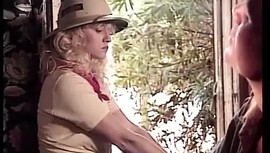 Я Хочу Этого Глубоко Внутри Меня! - Брюнетку С Большими Сиськами Долбили В Винтажной Обстановке Джунглей