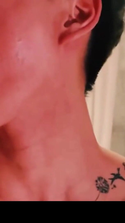 Uzbudljiv trenutak iz filma "Hotel Hookup: Asian Twink Trio Share Everything (Raw & Real)"