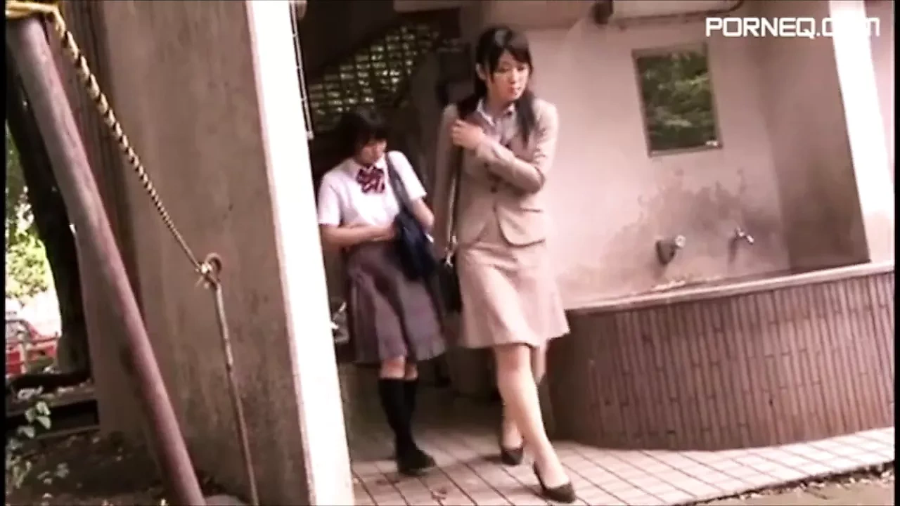 熟女和少女女同玩得很开心