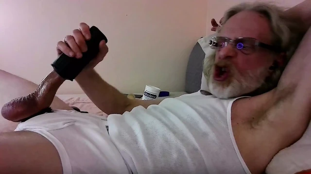 Jerkindad14 - праздничная Goon Bate сессия, пожилой гей в нижнем белье поглаживает жирный поз-донг, массивный камшот