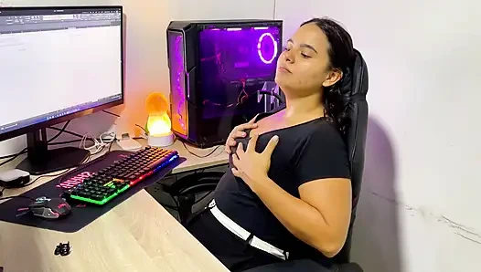 Ehefrau betrügt ehemann bei der arbeit mit chef