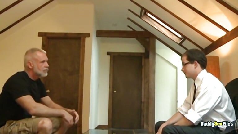 DaddySexFiles Allen Silver Devin Moss és Michael Anthony nyársra húzós hármas a kanapén