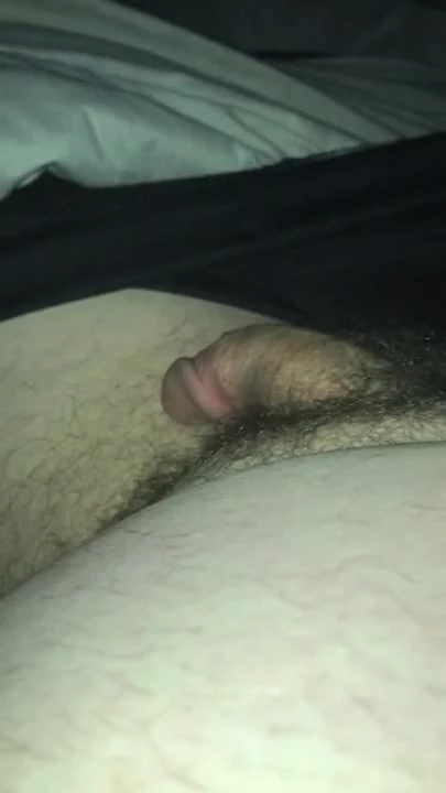 Je me branle avec le gode vibrant dans le cul