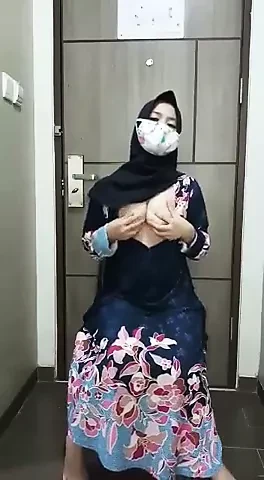 Malaysian doll plays with her beautiful pussy