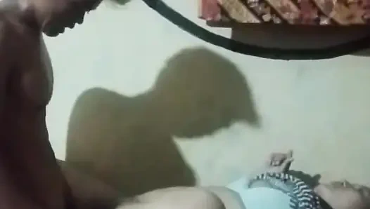 Adik tiri datang ke rumah