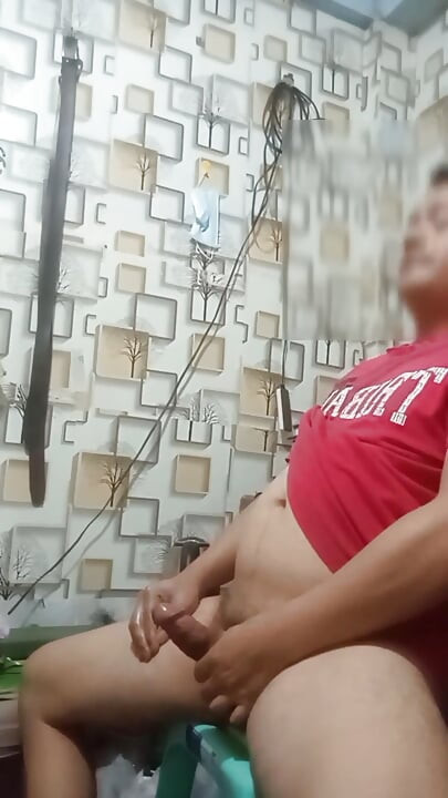 내 옆에 방이 있는 핫한 새아빠 - 그는 잘생겼고, 그는 거대한 자지를 가지고 있어