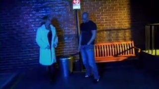 Trisha Annabelle занимается сексом с случайным мужиком на автобусной остановке