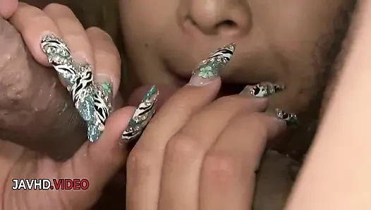 Rina Umemiya en iyi Asyalı oral seks porno deneyimi yaşatıyor
