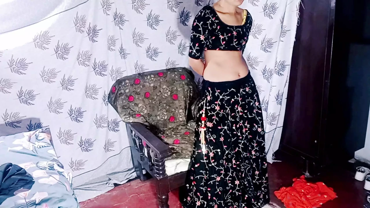 Half niked bhabhi caught by dever.. Leg shake squrting !! Dogy style orgasm !! Desi bhabhi Standing fuck cute bhabhi