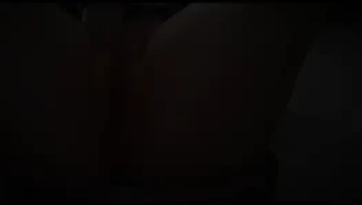 Genç kız bunu "yap youreself" ile yapıyor