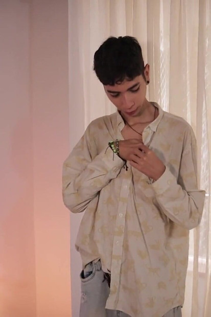 Dubli Twink magic c uske bare lnd ko jhatka deti hai aur apne taitoo par dher sara viry lod shoot karti hai