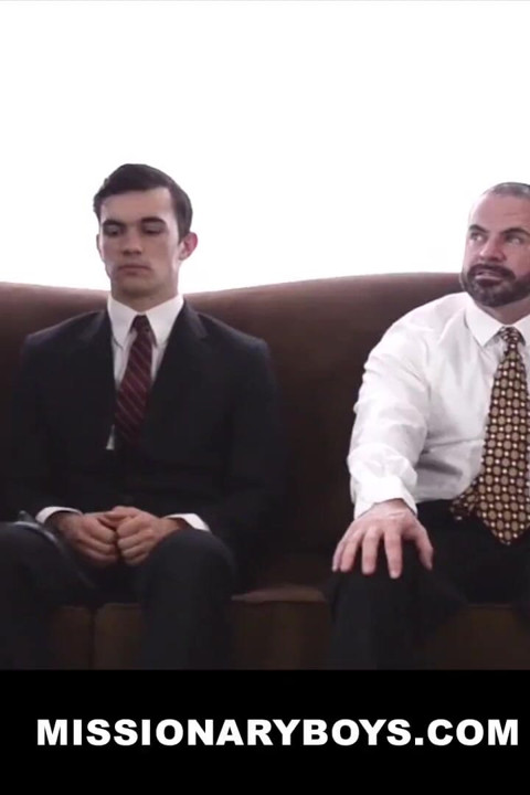 Elder Buckley ve Elder Riley yoğun grup sekste yaşlı erkekleri tatmin ediyor