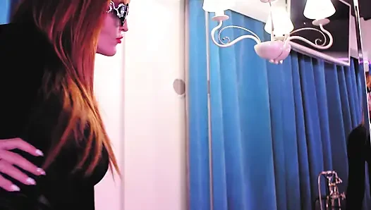 Deri sahibe eva lateks ateşli yemek fetişi bdsm çizmeler orta yaşlı seksi kadın olgun solo sapık dominatrix banyo