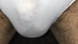 Molhando minha calcinha de algodão branco ... parte 2