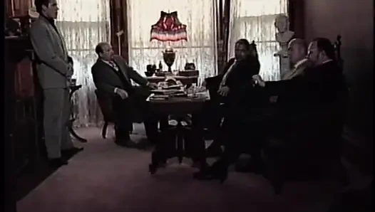 Mafya patronu Alyssa Love'ın genç üvey kızı üvey babasının ortamında gerçek fare bulabildi