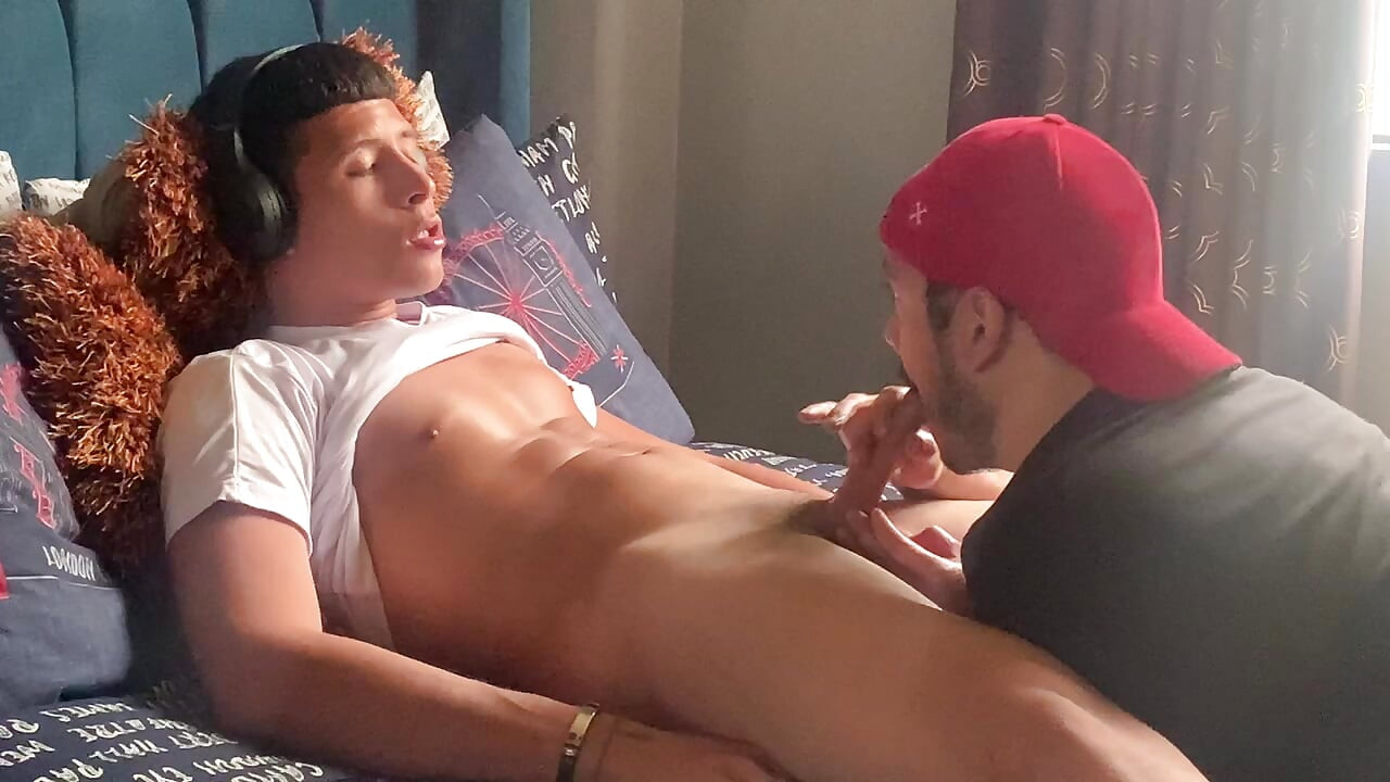 当我服务他的鸡巴时，Markus不寒而栗