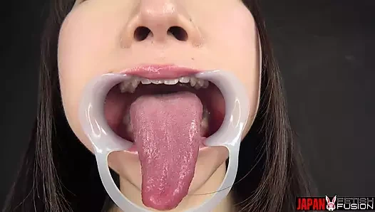 Ayu Kumano'nun uzun dili ve kalın tükürük fetişi keşfi