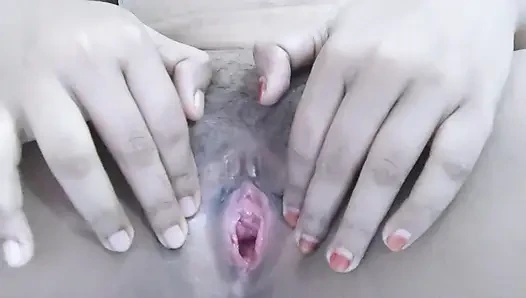 Hintli bangla tesettürlü güzel kız kendini sikiyor videosu.