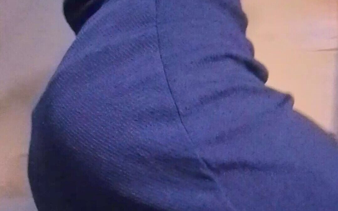 O femeie sexy cu o rochie nouă are parte de lovituri multiple