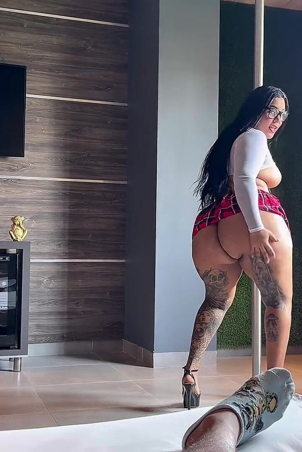 Big-butted Student Lets Her Ass Be Filled with Cum to Pass the Course