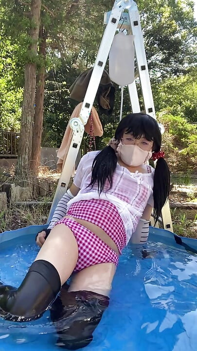 No298 Pool Play