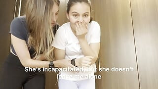 Dvě lesbičky mají sex v autě