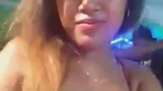 Chica sexy haciendo selfies 6.mp40