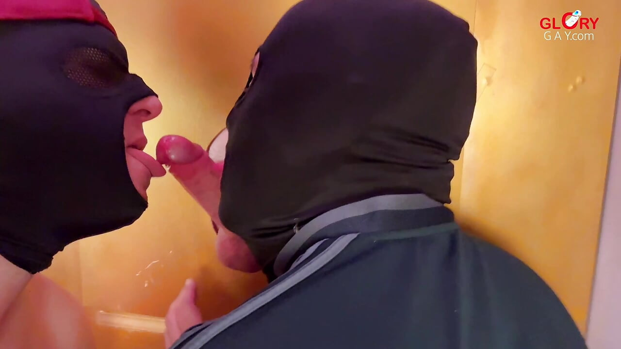 Gloryhole Volcano: Two Foreskin Vampires Drain Xxl Monster for 40-min Mega-eruption