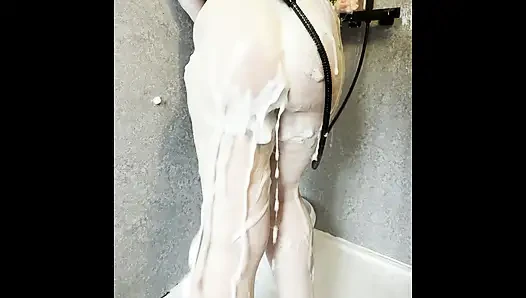 Perving on stepmom in the shower