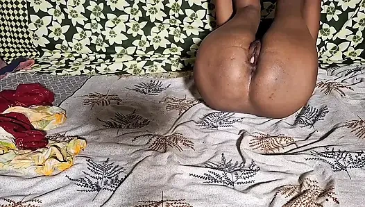 Desixxxgold mempersembahkan telanjang kakak ipar seksiku dengan gaun kuning, gaya doggy di tempat tidur mengalami throttle penuh ke dalam memeknya