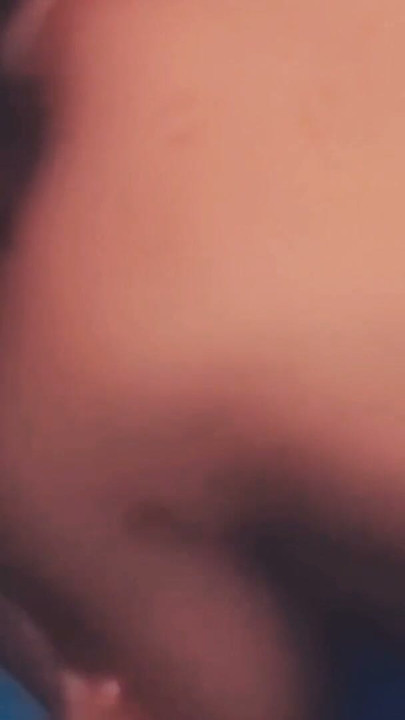 Hermanastra caliente Latika toda desnuda y se mete una pija grande | Clip 1