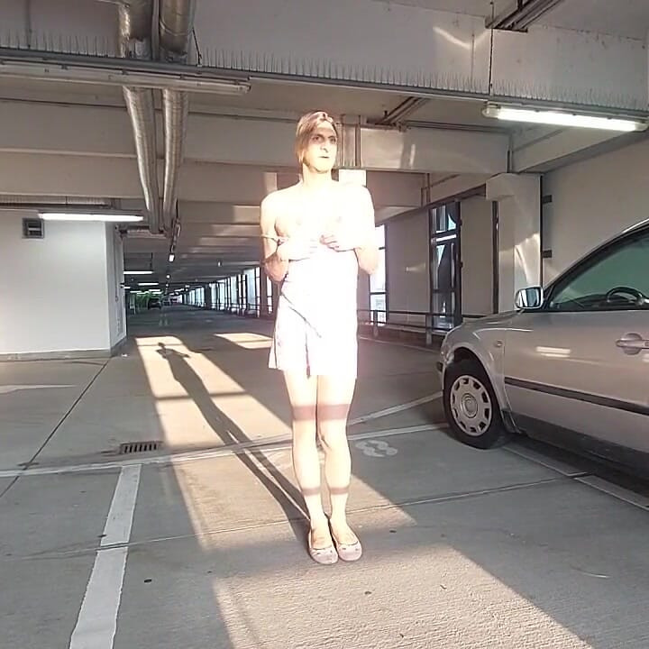 เวลากลางวันในโรงจอดรถ