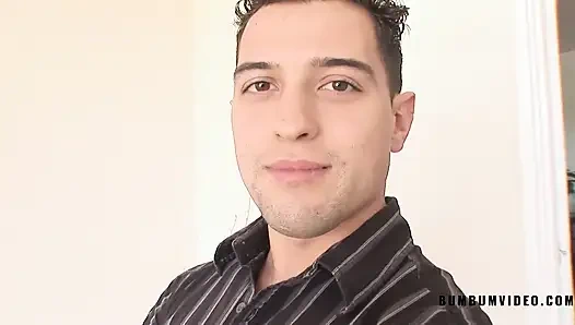 Трахаю возбужденного бармена во время вечеринки