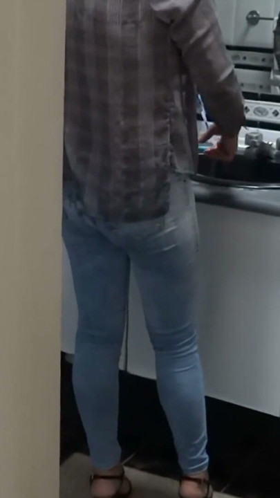 The stepson of the maid makes a great cumshot on my wife's ass with her jeans on | Clip 1