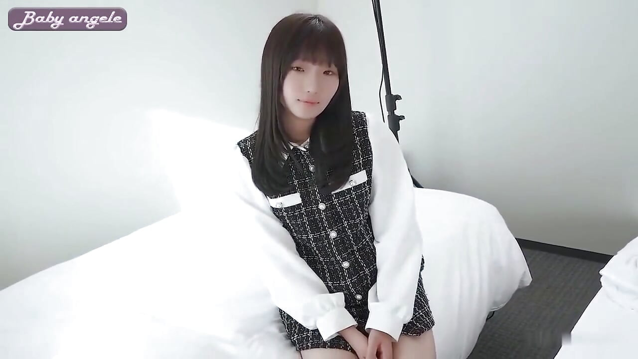 First Shoot with Sweet Country Girl Nanako Newly Arrived in Tokyo and Caught up in a Risky Affair Uncensored