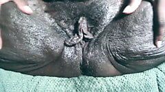 Hisqueensuga de aproape stropind pizda unei femei mari și frumoase negresă