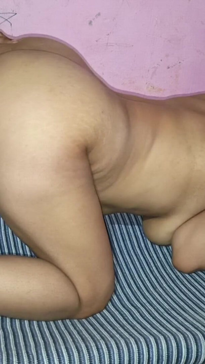 Beautiful newly married wife fucked by her husband in the bedroom. Full Hindi audio | Clip 1