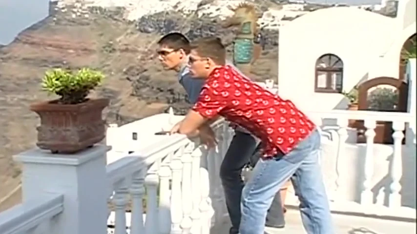 Ben genç bir yaraklı sporcuyum ve kaslı sevgilimle açık havada boşalıyorum ve bolca attırıyoruz