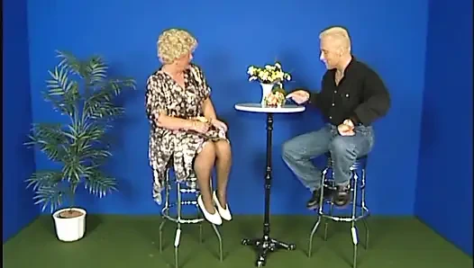 Olgun kaltak iki yarağa birden biniyor, tek tek