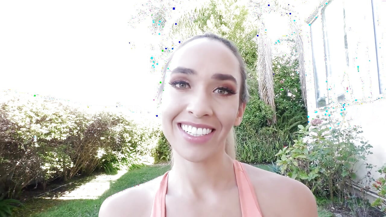 Briana Moon es una follada divertida super flexible