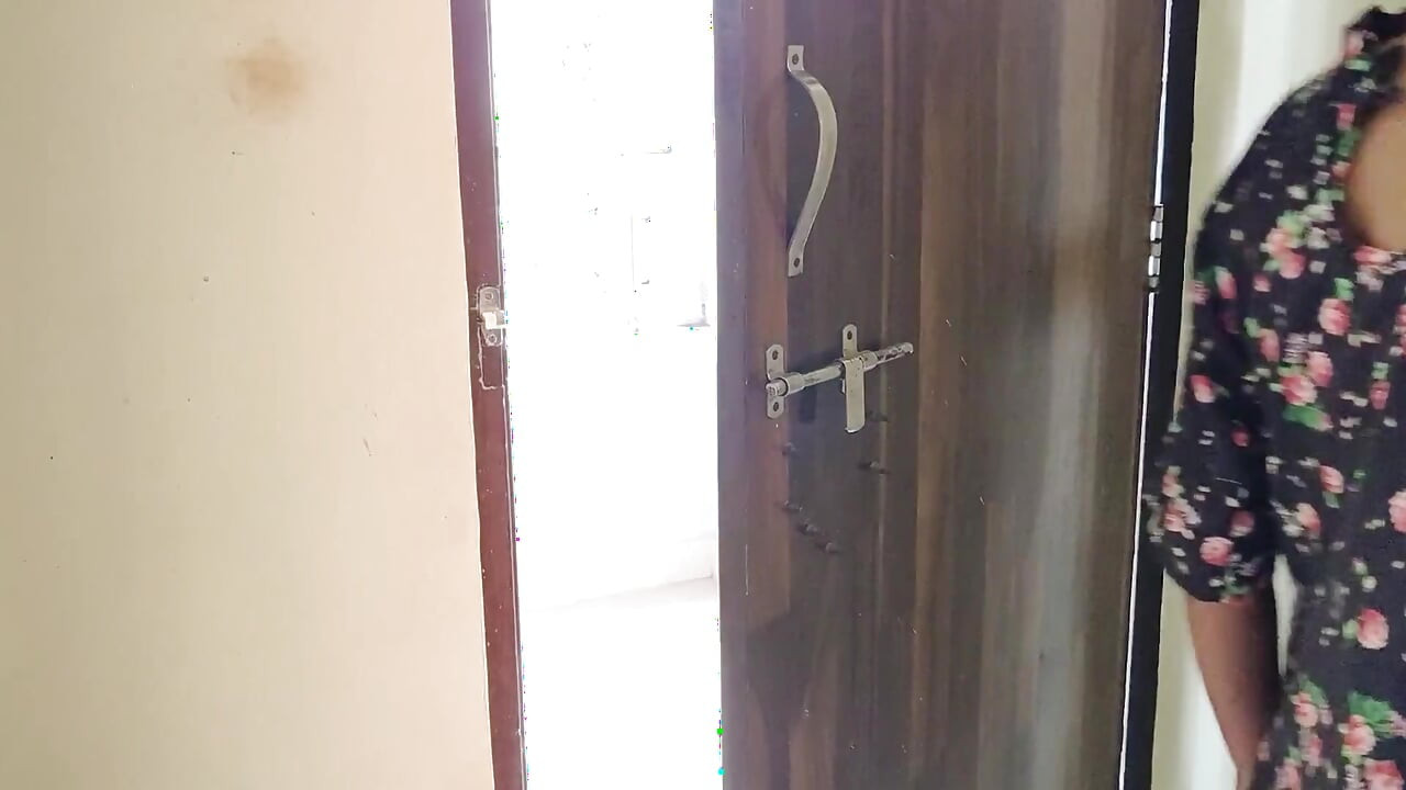 Servitoare indiană prinsă de proprietar și sedusă