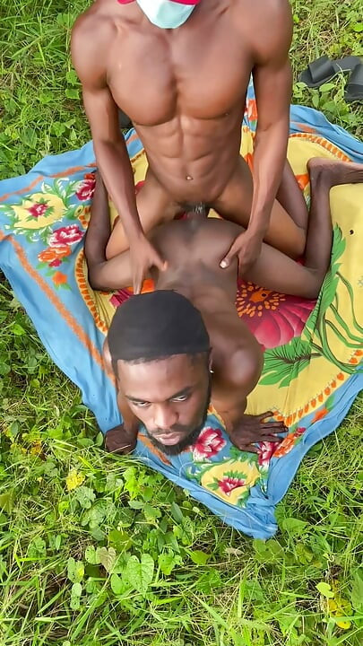 Bareback Fuck From a Thuggish Top Thy Fuck Me Inside the Bush