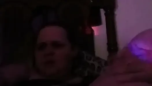 Bu şişman amcıkla oynuyor